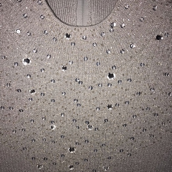Silver knit with beaded collar embellishment. - Picture 3 of 8